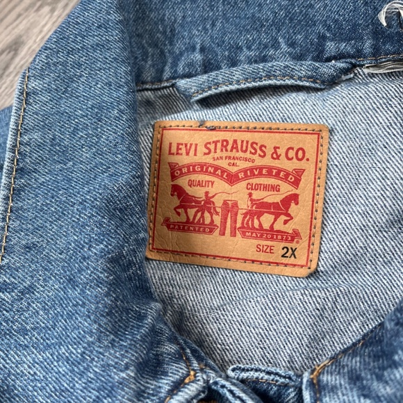 Levi's Women's Plus Size Original Denim Trucker Jacket Jean Jacket Women's 2X - Picture 5 of 10
